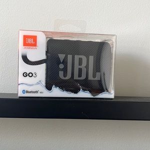 NWT JBL Go 3
